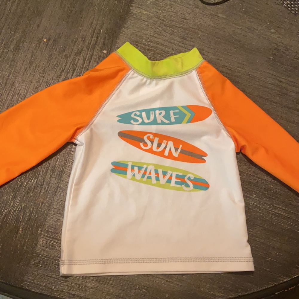 Candlesticks Sun Waves Rash Guard Set - Picture 5 of 10